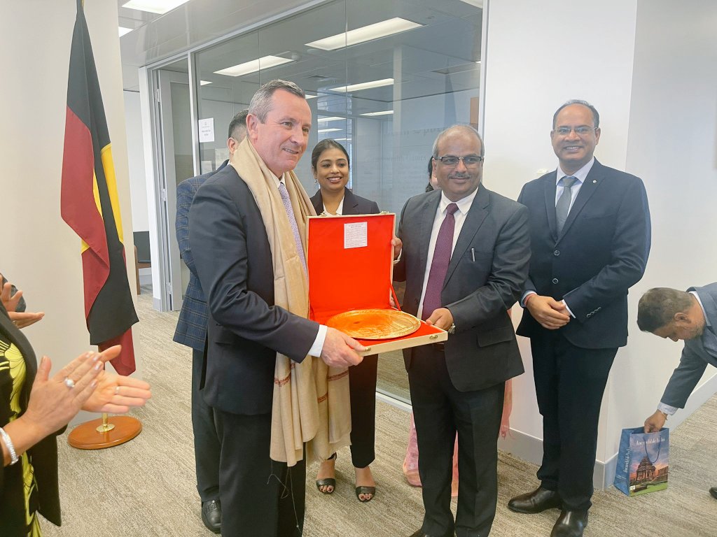 VedMTiwari's tweet photo. The delegation also informed the Premier that NSDC International has launched Australia focused platform with @pgs_perdaman to meet the skill gap in Australia, by skilling, reskilling &amp; upskilling youth of India to connect them with world of opportunities in Australia #Skill4All https://t.co/HiZYUn5cwD