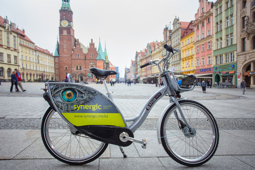 Osoby przekonane do codziennej komunikacji rowerowej nie potrzebują ani współczucia, ani złośliwości polityków. Potrzebują ścieżek rowerowych, bezpieczeństwa i przyjaznych samorządów. Proszę skończyć ten antynaukowy bełkot - <a href="/BeataKempa_MEP/">Beata Kempa</a>.  <a href="/RowerowyWRO/">Rowerowy Wrocław</a>