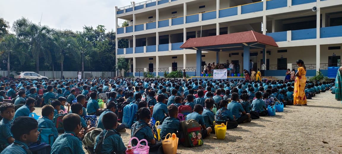 BhoothpurM's tweet photo. Disseminating the importance of #SourceSegregation, Telangana_Bhoothpur,Municipality conducted the awareness programme in various schools, sensitising the children &amp; also in various other public places in managing waste in an environmentally responsible way.
@cdmatelangana https://t.co/Y1OcJgd7rl