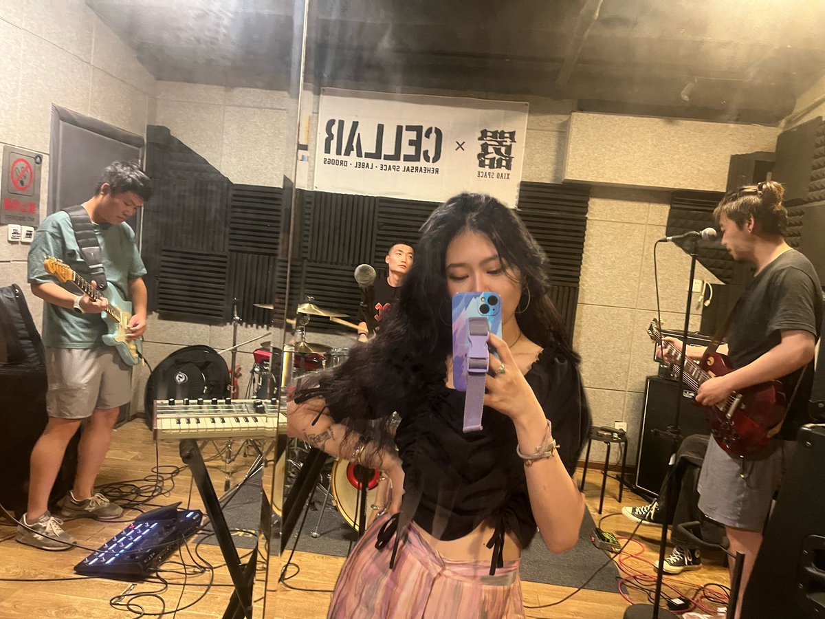 Booked my flight back to Australia. And say bye to my band and the B-side of my life when work remotely, but…it’s been three years and I’m back!!!