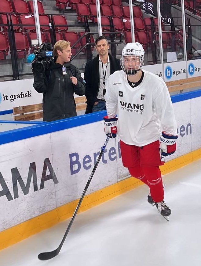 Hockeylife <a href="/GlennOlstad/">Glenn Olstad</a> @NRK_Sport #2hockey #madeinoslo #twittpuck