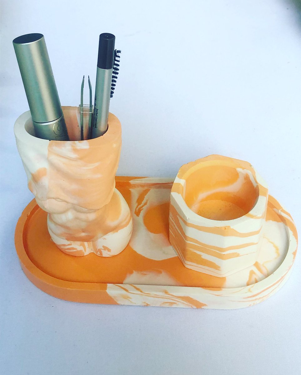 yelloflamecamde's tweet photo. Unique gift set available in different colours.
Visit our stall in Covent Garden on Earlham Street. We are working on a website…..coming soon!
#giftset #marketstall #yelloflamecamden #fridaymorning #christmas #giftideas #handmade #tealightholder #bodyfigure #tray https://t.co/TBP0Z38CNk