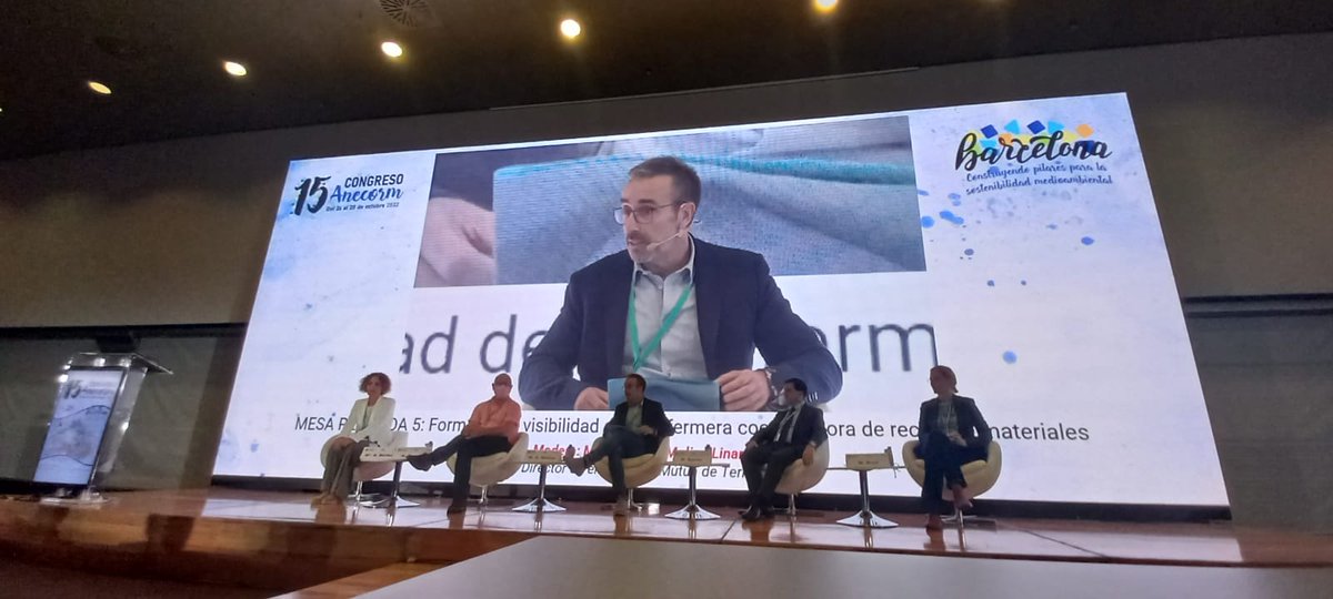 InfermeriaMT's tweet photo. El director d'#infermeria, Miguel Ángel Molina, intervé com a moderador a la taula Formació i competències de la #infermera gestora de materials, productes i equipaments sanitaris al congrés @anecorm
#15ANECORM https://t.co/oK33JGkqCL