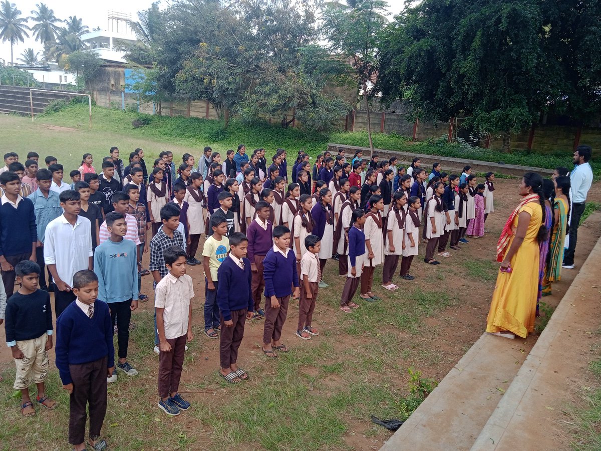 ಕೋಟಿ ಕಂಠ ಗಾಯನ ಕಾರ್ಯಕ್ರಮ ಮೌಲಾನ ಆಜಾದ್ ಮಾದರಿ ಶಾಲೆ ಕುಶಾಲನಗರ