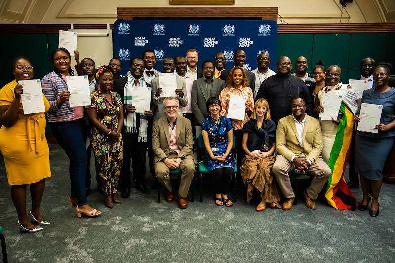 📍APPLY | @CheveningFCDO Africa Media Freedom Fellowship The fellowship is aimed at mid-senior level African professionals with leadership skills in their fields. Fellows will undertake a bespoke 7-week fellowship programme. Deadline: 1 November Read: bit.ly/3wCaWdl