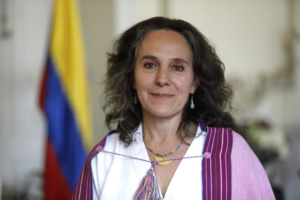 EstallCultParis's tweet photo. #EstallidoCultural #ColombieParis Este 22 de octubre de 2022, Adriana Molano @Sones2006Molano Vice-ministra de las culturas, las artes y los saberes de Colombia acordó esta entrevista: https://t.co/ZTi22HwW3T https://t.co/vvqsbB21aW