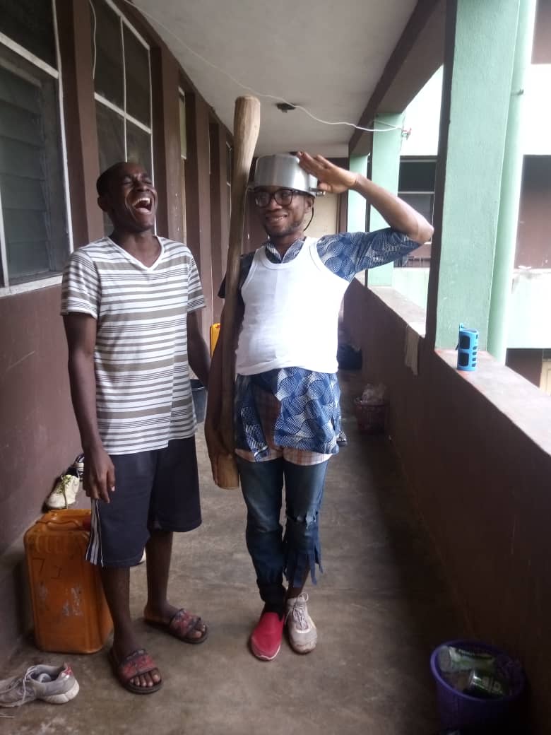 Mazi_Nonye's tweet photo. Call me "Ọbá Werey"
I give you wotowoto. 😂😂
#2018throwback
#AroRagDay
#MentalHealthAwareness https://t.co/daaTMHLdLG