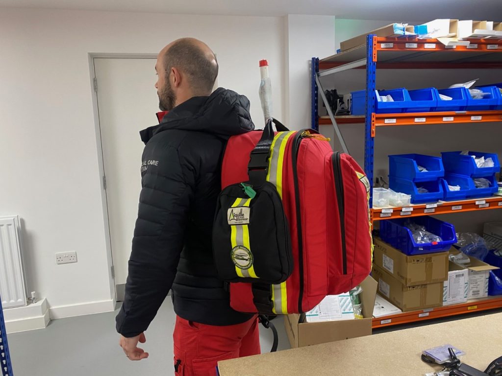 'The new kit bag system saves lives and justifies the time, cost, and approach to getting it right. Minutes count, and do mean the difference between life and death.' 💚 Lee Salmon tells us about the new kit bag development we are using at #GNAAS: greatnorthairambulance.co.uk/our-work/news/…