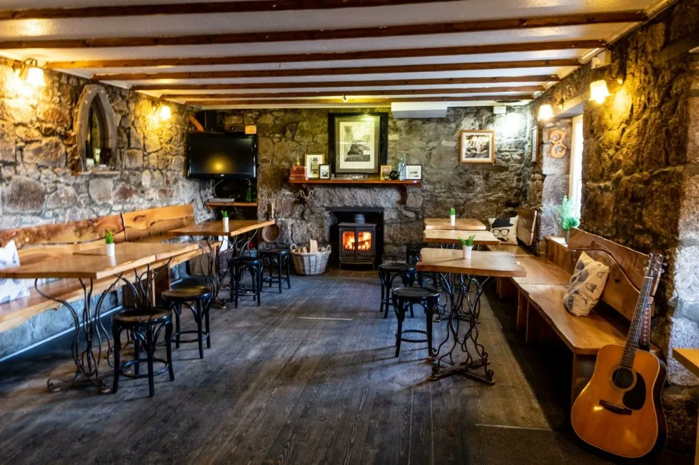 The Keel Row reopened under local ownership in mid-April and we are now preparing for our winter season. See what the Fionnphort pub are up to this winter season in our new blog post 👉 bit.ly/3Fhp3d8