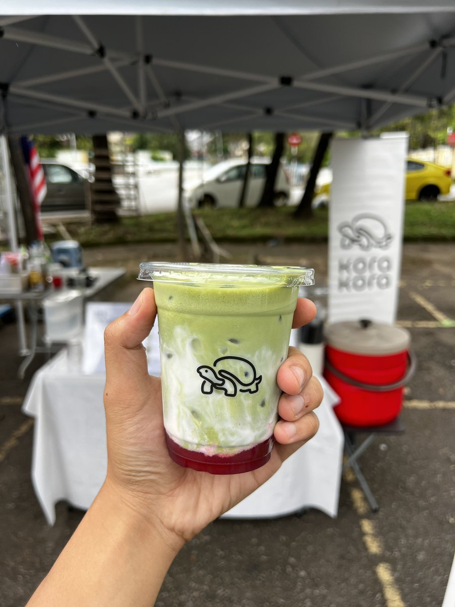 brgsjks's tweet photo. Omg baru jumpa pop up stall matcha kat Seksyen 9 Shah Alam.

Baru lepas beli Strawberry Matcha.

Mantap dan puas.

Siapa nak datang, datang la. Owner dia asyik hilang je, pergi solat katanya. https://t.co/3k5Va2eBnV