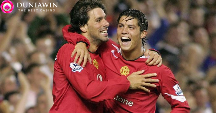 IDuniawin's tweet photo. 24 Oktober 2004: Ruud van Nistelrooy mengakhiri rekor 49 pertandingan tidak terkalahkan Arsenal sebagai pemain.
27 Oktober 2022: Ruud van Nistelrooy mengakhiri 9 pertandingan tidak terkalahkan Arsenal sebagai manajer.
Masih menjadi mimpi buruk bagi Arsenal! 🔴🔥
#CR7𓃵 #MUFC https://t.co/hGnh8Pw6Pw