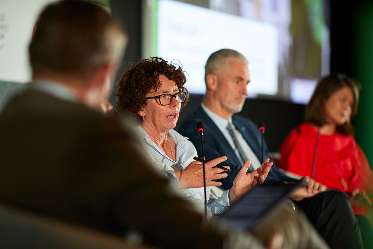 Grow_Asia's tweet photo. Our sincerest thanks to @SeandeCleene from @wef, Dr @SrivalliKrishn1 from @gatesfoundation, Fiona Lynn from @dfat, Dr @FrankRijsberman from Global Green Growth Institute, and Cherie Tan of @Bayer4Crops for sharing your insights on food system resilience at the #GrowAsiaForum2022 https://t.co/Jv7ISWs8ud