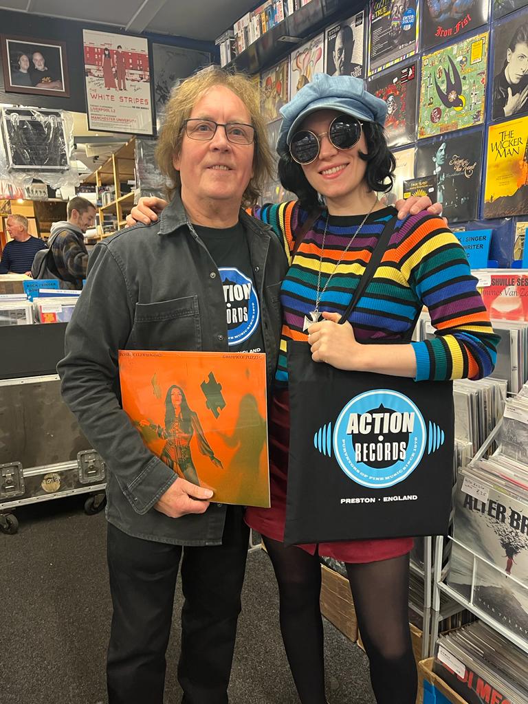 Thanks to Rosalie Cunningham for dropping into the shop last night ahead of her gig tonight at @FerretPreston! You can still grab yourself a ticket here 👇 theferret.live/listings/rosal…