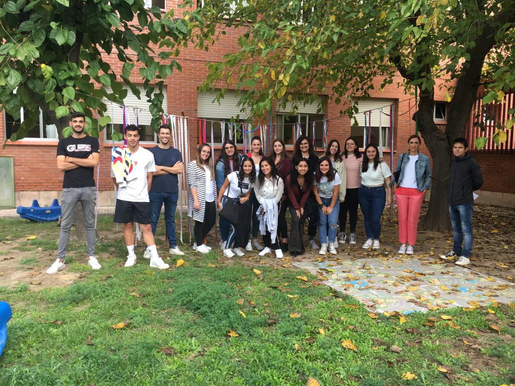 campusontinyent's tweet photo. Visita a escoles innovadores
El passat divendres 26 d'octubre, l'alumnat de 4t de Magisteri d'Infantil va realitzar dues visites pedagògiques als centres innovadors de referència;  CEIP La Solana d'Ontinyent i  CEIP Attilio Bruschetti de Xàtiva.
Moltes gràcies, ambdós centres!!! https://t.co/IN1JvCpQED
