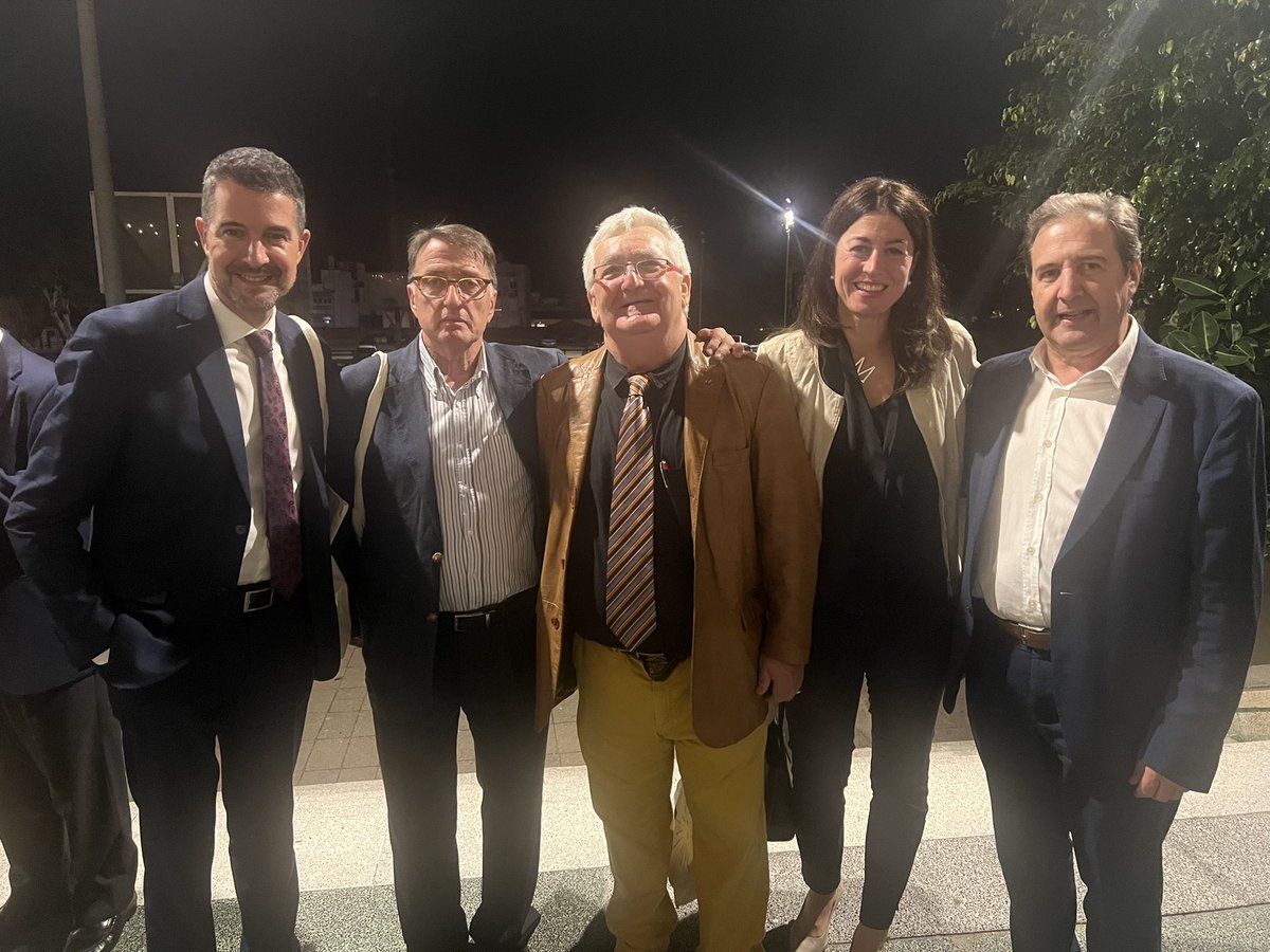 mmora's tweet photo. Enhorabona @FAGEM_empresa per la vostra XV nit de premis! Jove empresaria, associacionisme empresarial, foment de la igualtat.. tot amanit amb un cocktail posterior a la meva escola @Valldemia amb companys de @FomentTreball @CesarSanchezSH @UIERRIPOLLES @benetmaimi #PremisFAGEM https://t.co/WjafN2jr52