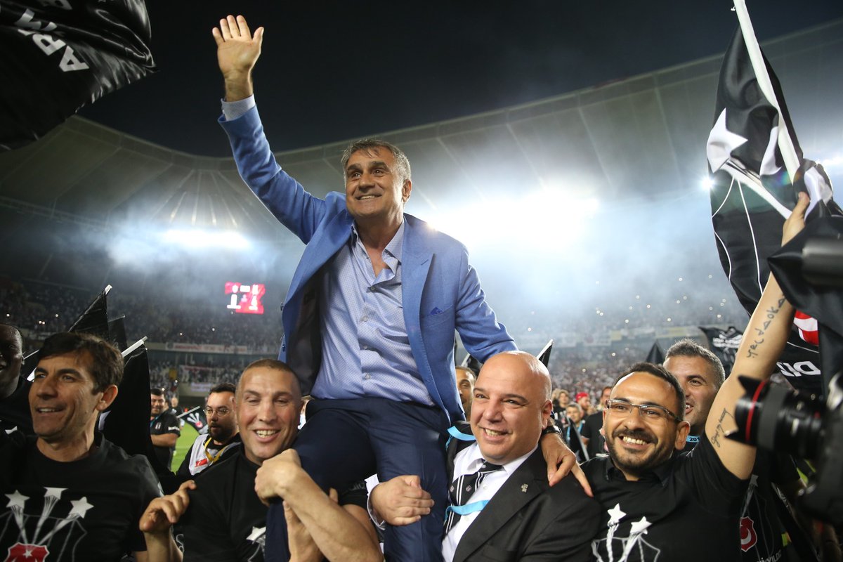 1 - Süper Lig tarihinde @Besiktas'ın başında 50+ maça çıkan yerli teknik direktörler arasında en yüksek puan ortalaması, galibiyet yüzdesi ve gol ortalamasına sahip isim Şenol Güneş. Maç: 136 Galibiyet yüzdesi: %65 Puan ortalaması: 2.2 Gol ortalaması: 2.1 🌞.