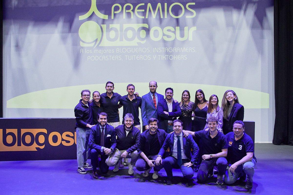 Blogosur's tweet photo. ¿Alguien más tiene resaca emocional por lo que vivimos ayer en la #XGalaBlogosur ? 🤩☝🏻
Aquí el equipazo que lo hizo posible. 🙌🏻 https://t.co/0j7frlyGNJ