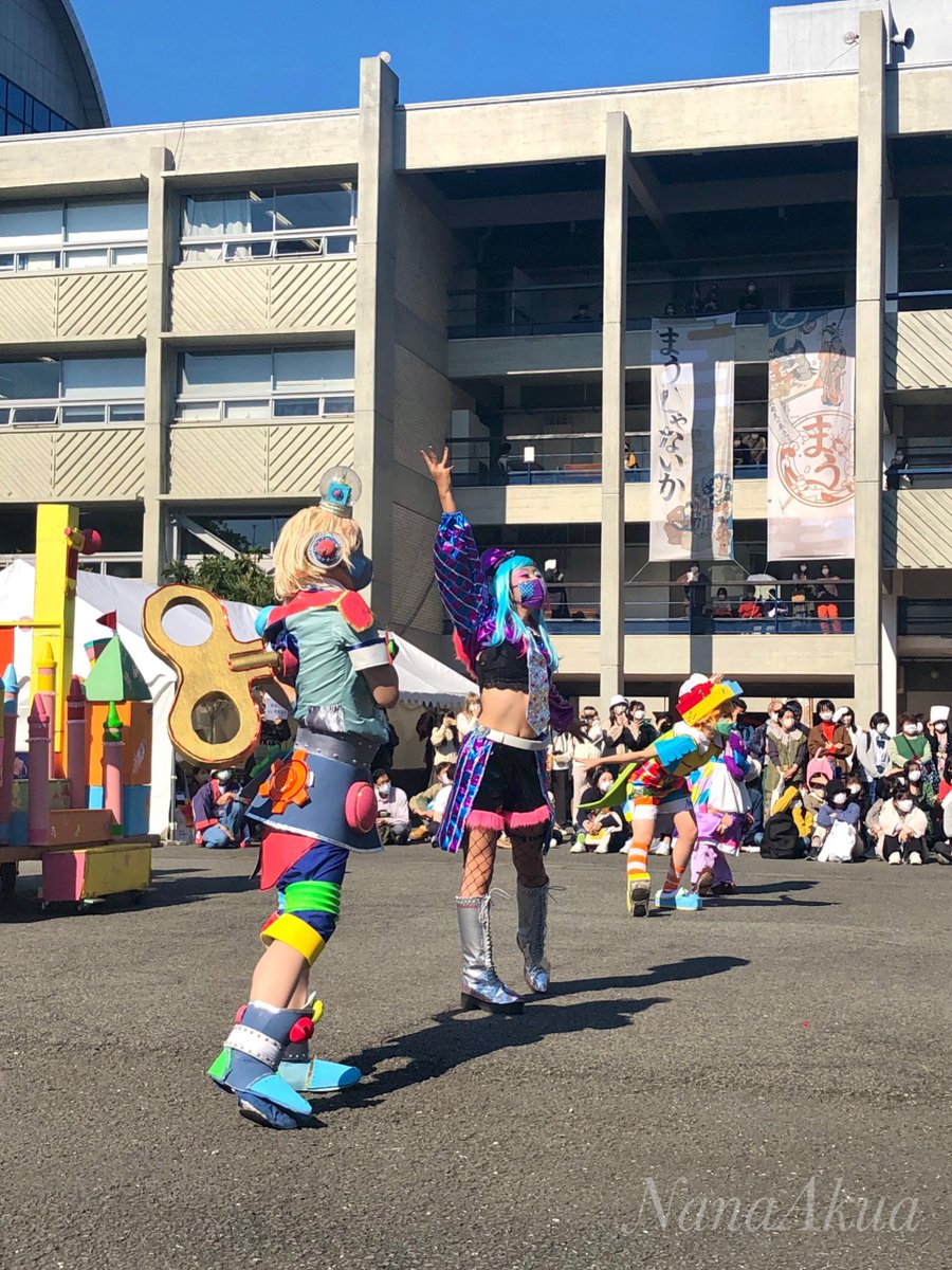 NanaAkua's tweet photo. 3年振りの武蔵美の芸祭で、色んなキラキラしたモノや人を見ることができて良かった。

今回も色々、ガラスと焼き物の器などを購入。
とても素敵なモノばかりなので、週明けに撮影して皆さんにも見てもらいたい。

あと、NHKの取材入ってた。芸祭72時間って面白いな。 https://t.co/MzSGjLAYaU
