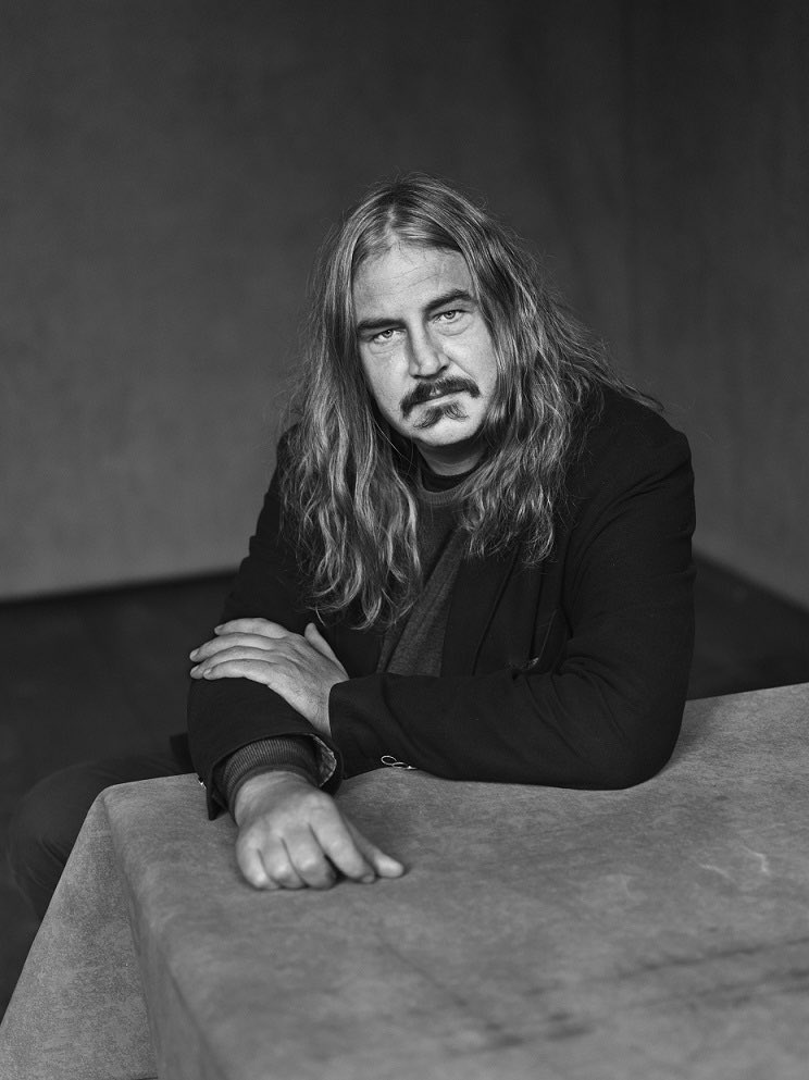 Dinsdag 15 november ontvangen wij de befaamde schrijver en dichter Ilja Leonard Pfeijffer in de aula van gymnasium Bernrode. Mis het niet!