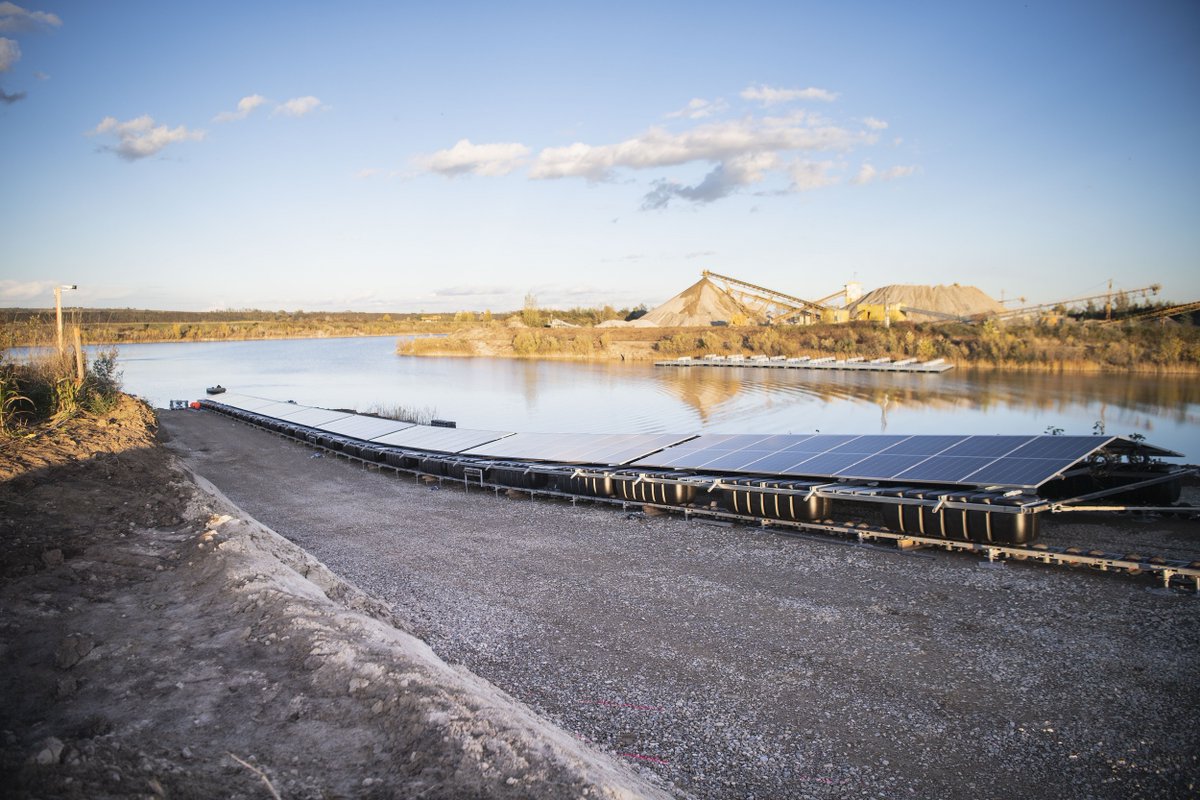 Mitteleuropas größte schwimmende Photovoltaikanlage steht (schwimmt) in Niederösterreich. Super Sache 👍 <a href="/evnergy/">EVN</a> #ClimateAction #BörsianerGrün #Photovoltaik