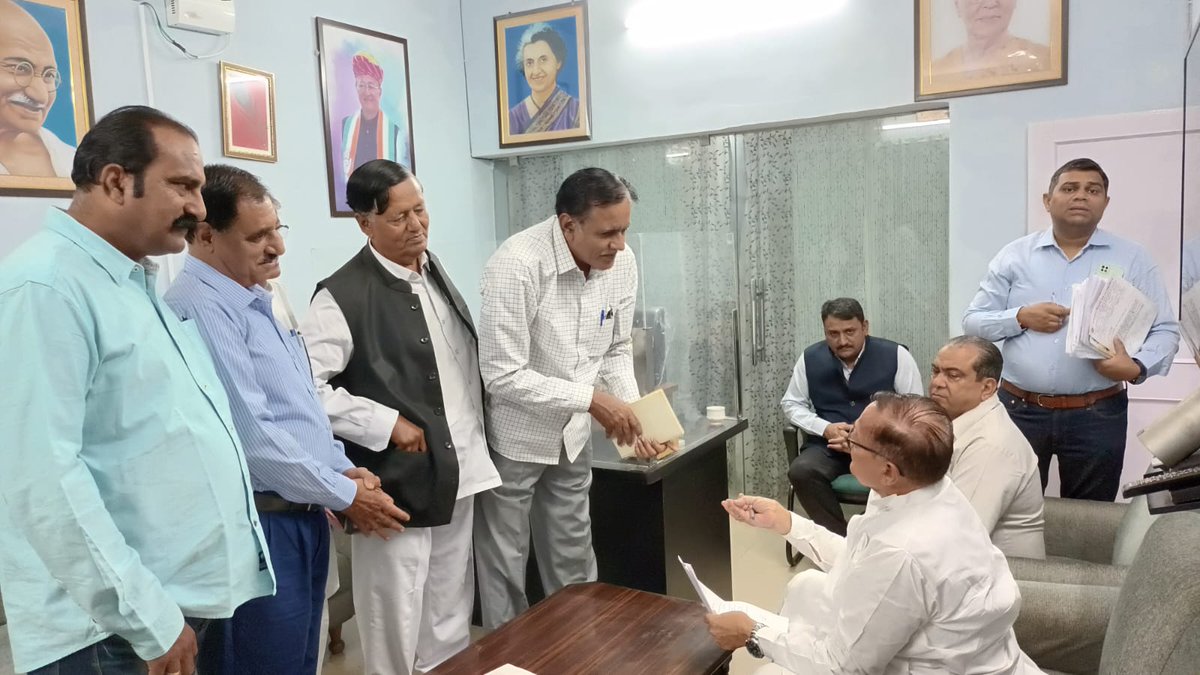 Subhash41045588's tweet photo. Education  minister B  D  kalla I sath https://t.co/4GOyEJgHMK