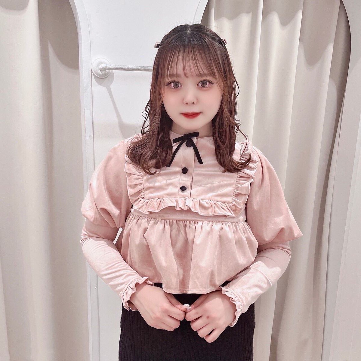 Swankiss_nagoya's tweet photo. ☁️10月29日発売☁️

puffrill TOPS
color♡WHT/PNK/BLK
price♡¥10,450(税込)

フレンチガーリー好きにはたまらない
ペプラムトップス🎀
生地も柔らかく着心地が良いベロア素材を仕様しています✨

パンツ系の合わせがとてもcute🥰

 #Swankiss名古屋PARCO店 https://t.co/4cZ8wbdO5v