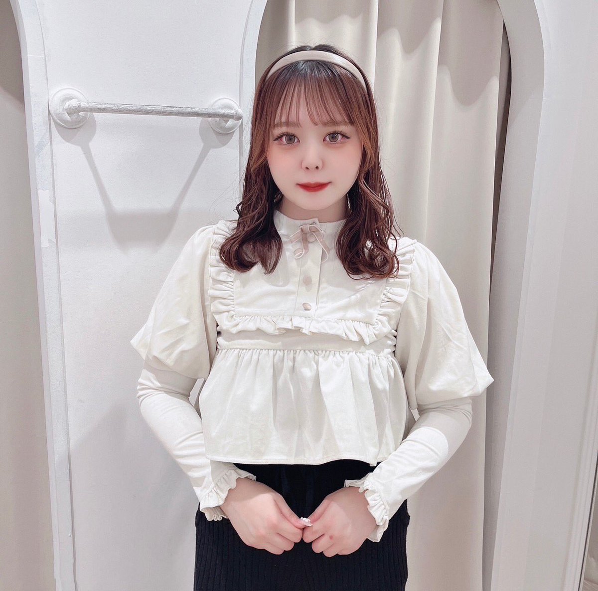 Swankiss_nagoya's tweet photo. ☁️10月29日発売☁️

puffrill TOPS
color♡WHT/PNK/BLK
price♡¥10,450(税込)

フレンチガーリー好きにはたまらない
ペプラムトップス🎀
生地も柔らかく着心地が良いベロア素材を仕様しています✨

パンツ系の合わせがとてもcute🥰

 #Swankiss名古屋PARCO店 https://t.co/4cZ8wbdO5v