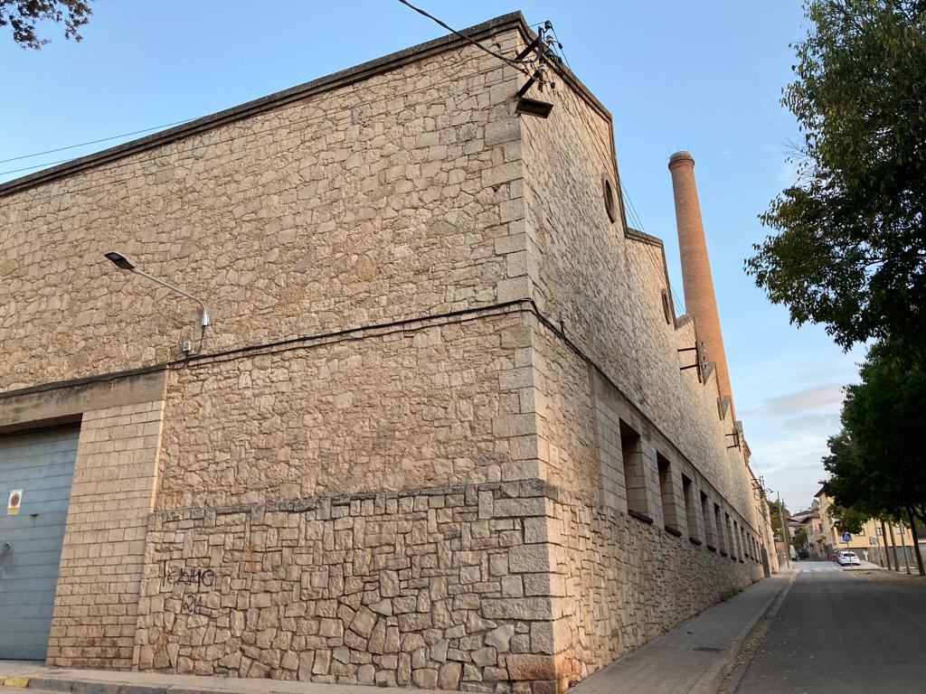 AjMoia's tweet photo. La rehabilitació permetrà millorar la conservació de l'edifici i incorporar actuacions de millora d'eficiència energètica, sostenibilitat ambiental, accessibilitat, supressió barreres arquitectòniques i l'habitabilitat
#nextgererationeu #patrimonihistoric #milloremMoia #Comadran https://t.co/xh6DOkwPUR