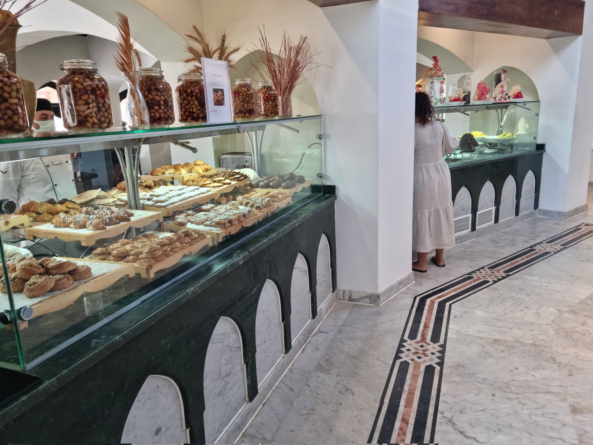 I see an upward trend of Covid cases this week in Australia, no surprise there. Meanwhile our hotel in Sharm el Sheikh has adopted Covid safe practices. A 'no touch' breakfast buffet. All food behind glass and masked staff serve you what you'd like. Very reassuring.