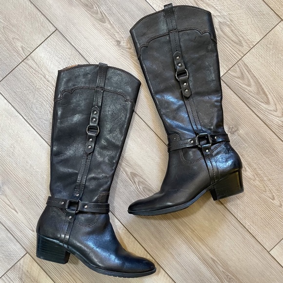 lisalister29's tweet photo. So good I had to share! Check out all the items I'm loving on @Poshmarkapp #poshmark #fashion #style #shopmycloset #sofft #meettheposher #marcecko: https://t.co/IydJqUMOMA https://t.co/6gCqanRqWO
