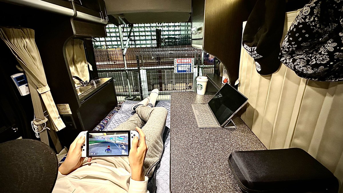 smallbeach_n's tweet photo. 【動く秘密基地】都市型オートキャンプ！買い物の待ち時間に、ショッピングモールの駐車場でのミニチュアクルーズでの過ごし方 https://t.co/e9RQ3qYhMo @ＹｏｕＴｕｂｅより

#車中泊 #ミニチュアクルーズ #軽キャン #軽キャンピングカー #キャンピングカー #バンライフ #秘密基地 https://t.co/AEFiMLtJ7J