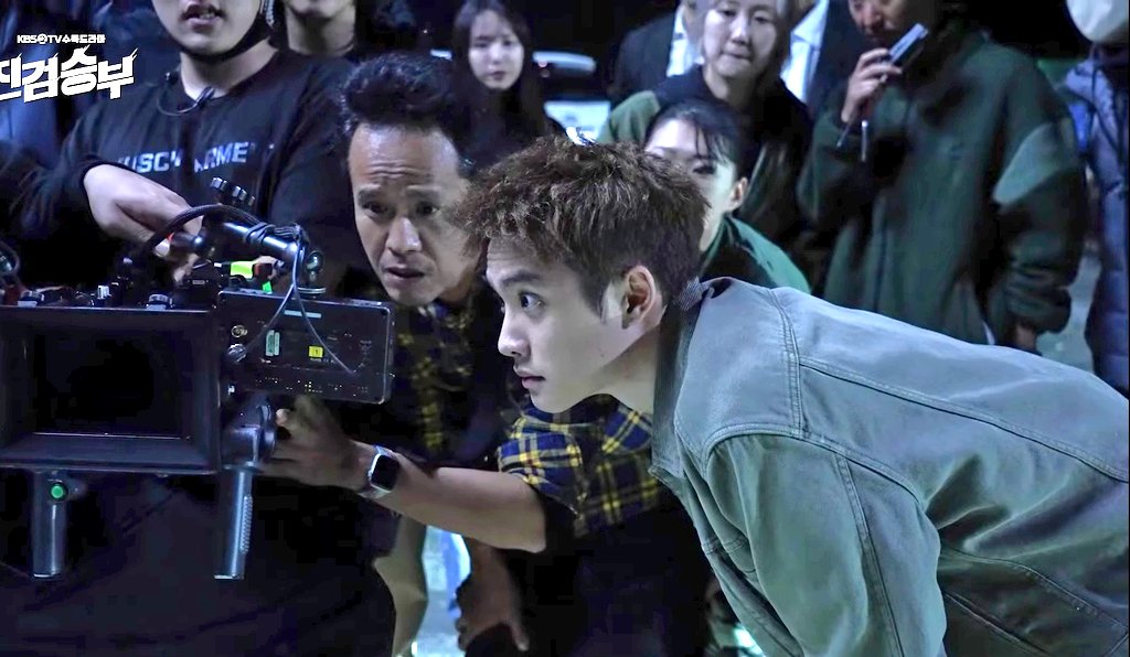 dohfree's tweet image. Man at the job, another working day for Kyungsoo