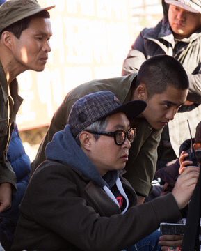 dohfree's tweet image. Man at the job, another working day for Kyungsoo