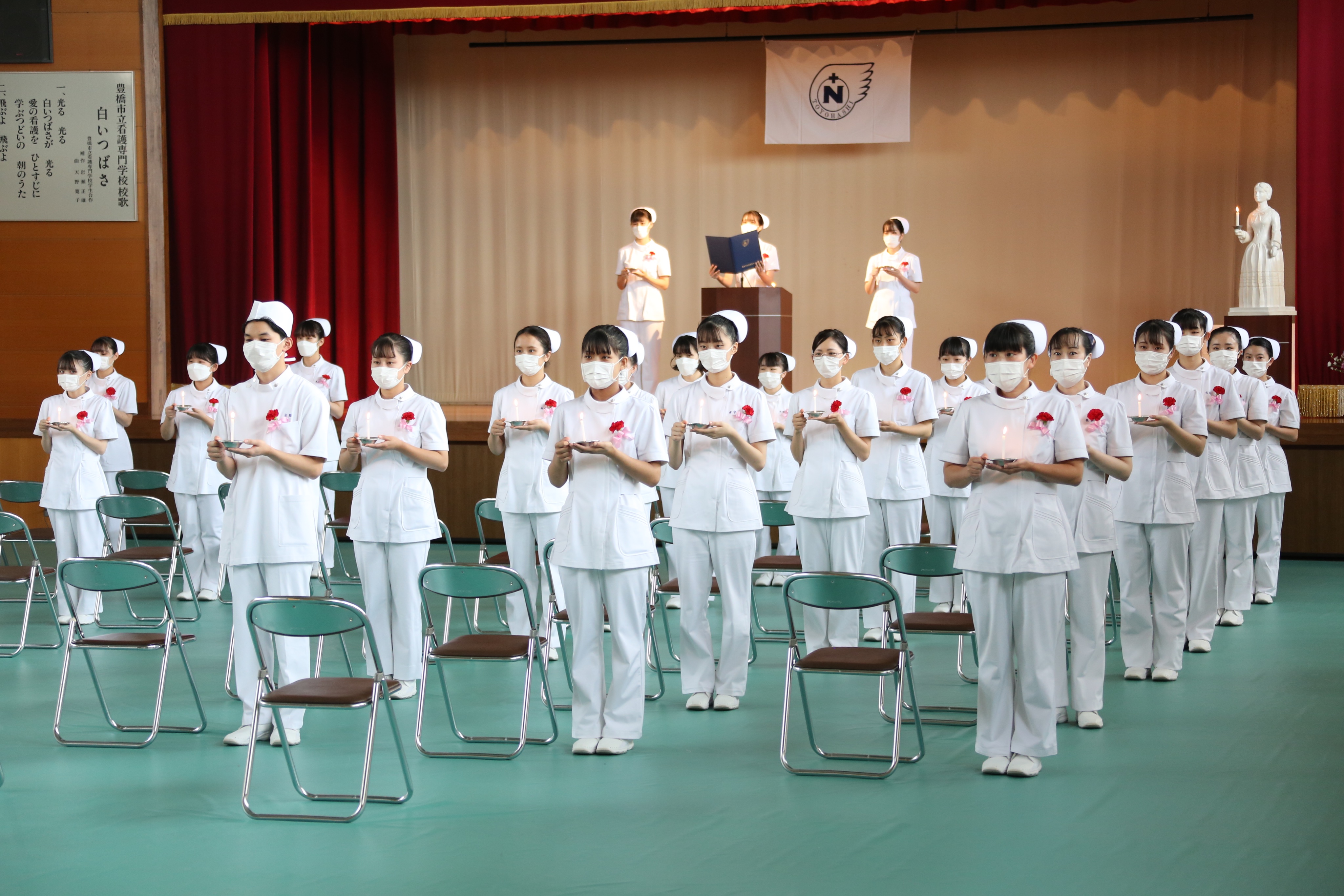看護師の帽子‼️看護学校、卒業式に、使用しました‼️ 250px-2250_photo.JPG