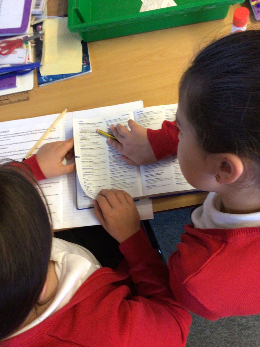 HighamRISE's tweet photo. #Class3 are sharpening their vocabulary skills and finding the meaning of unknown words.
#wordsarepowerful #goodcommunicators #lifeskills #flourishandsucceed @Rise_MAT @RISE_English_ https://t.co/3EZ23auE7W