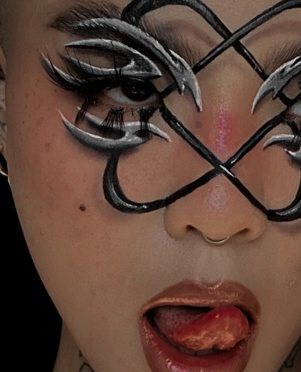 ㅤ

                   una mariposa, 
                   yo me transformo.
ㅤㅤ