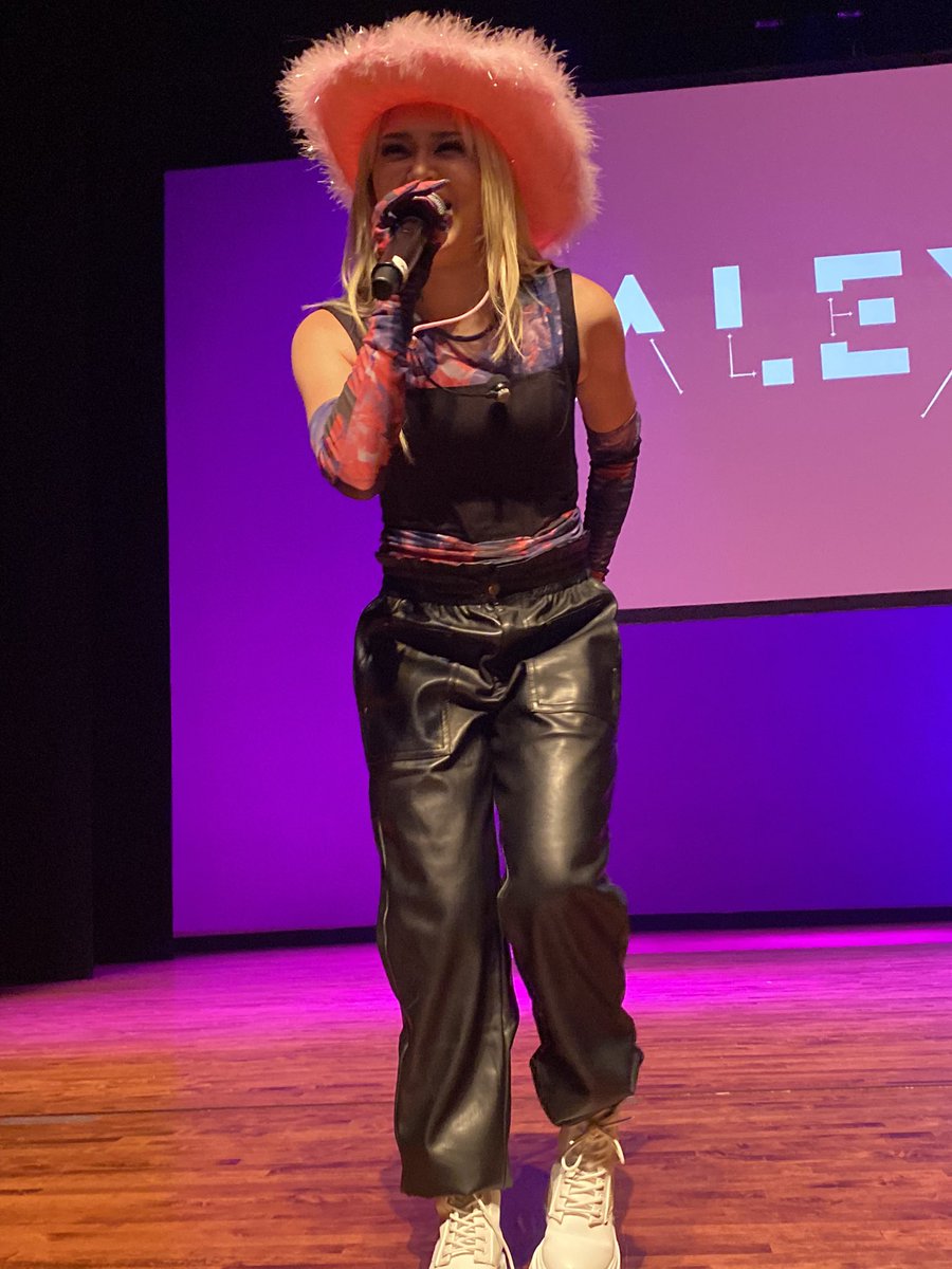 f1rstfru1t's tweet photo. today was actually a dream #AleXainHouston #AleXainUSA https://t.co/IrdOqAy3bi
