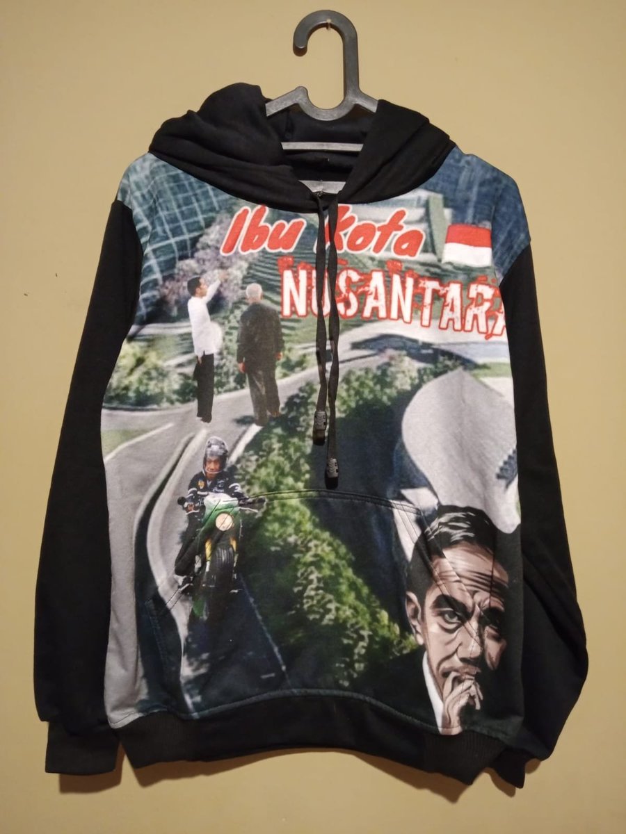 Leonita_Lestari's tweet photo. Buat yang mau aja, ada  1 Hoodie IKN &amp; 1 kaos tangan panjang G20 ukuran L.

Reply domisili dan RT 
End 24 jam. https://t.co/9bCKCsHTxC