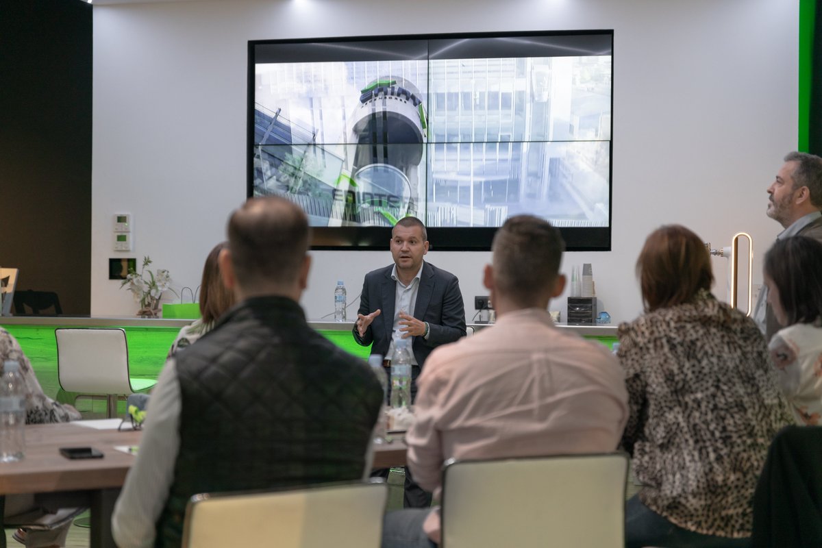 ENINTER's tweet image. ✅ENINTER presentó ayer su primer ENINTER Experience en la Sede Central de Cornellà de Llobregat.

Este formato se desarrollará para fomentar las buenas relaciones con nuestros clientes y conocer el producto desde dentro💚

#ENINTERDelegaciones Sevilla

👉bit.ly/3TLQ8cR