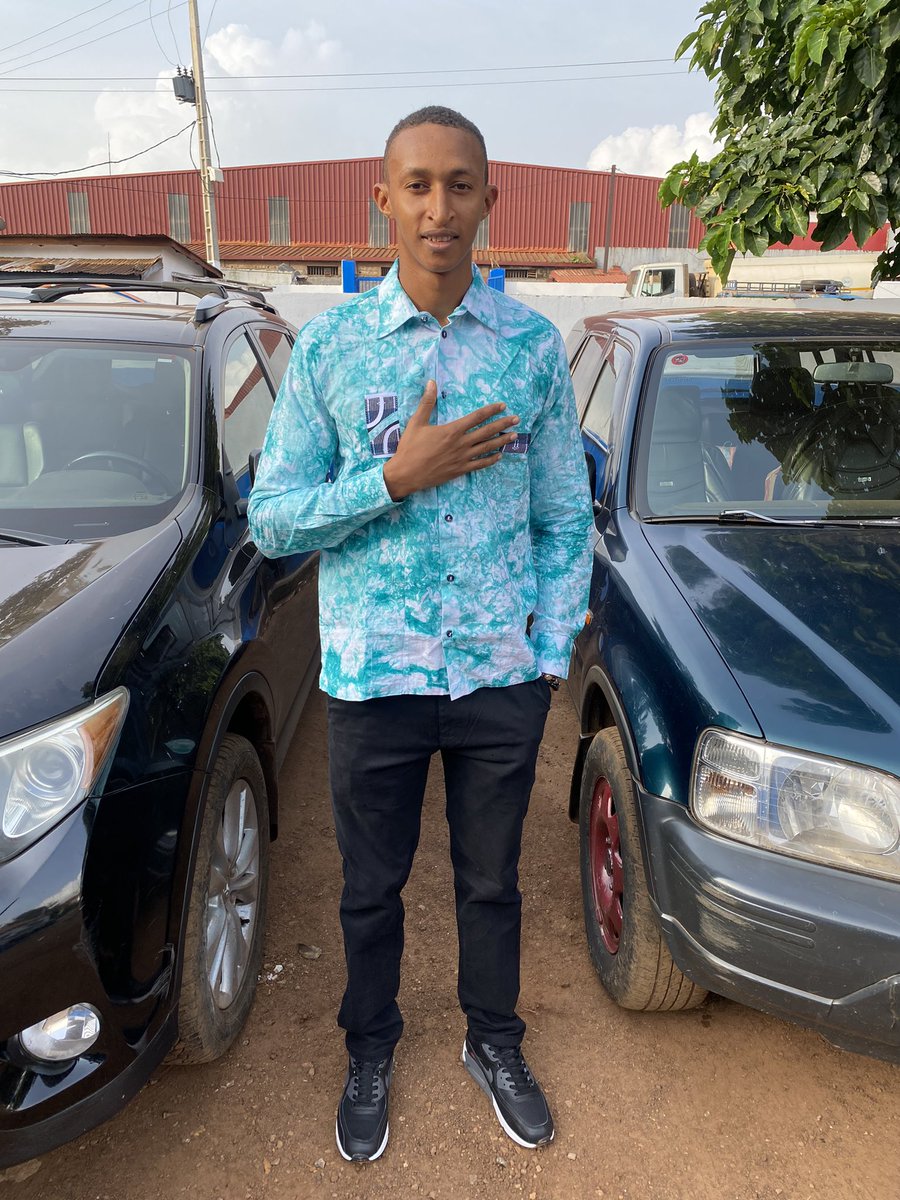 MouminyA's tweet photo. La main sur le ❤️ je souhaite un excellent vendredi 🙏 https://t.co/t0X6Sy5g49