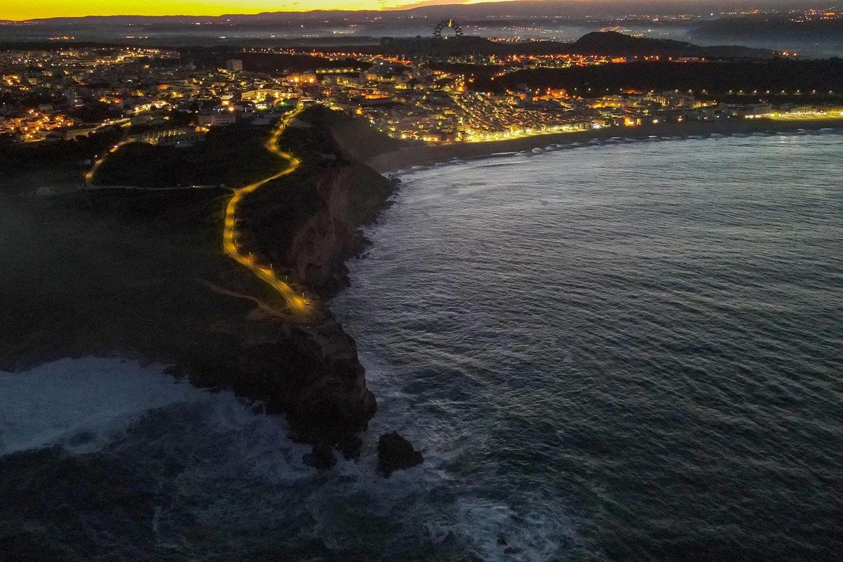 Happy Halloween ou uma Santa noite de Todos os Santos.

 findoutnazare.pt
#findoutnazare #nazare #visitnazare #lovenazare
#nazareportugal
#praiadonorte #fortesaomiguelarcanjo #bigwaves #lighthouse