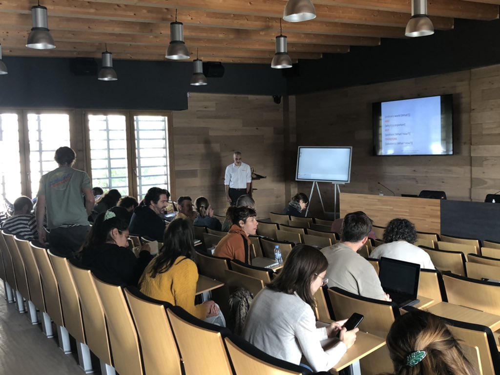 Assisting to an excellent workshop about making effective scientific presentations by @alancrivellaro in the context of the 3rd Research School on Forest Ecology & Management organized by @CTFC_Agrotecnio. Still so much to learn on how adequately presenting our research…