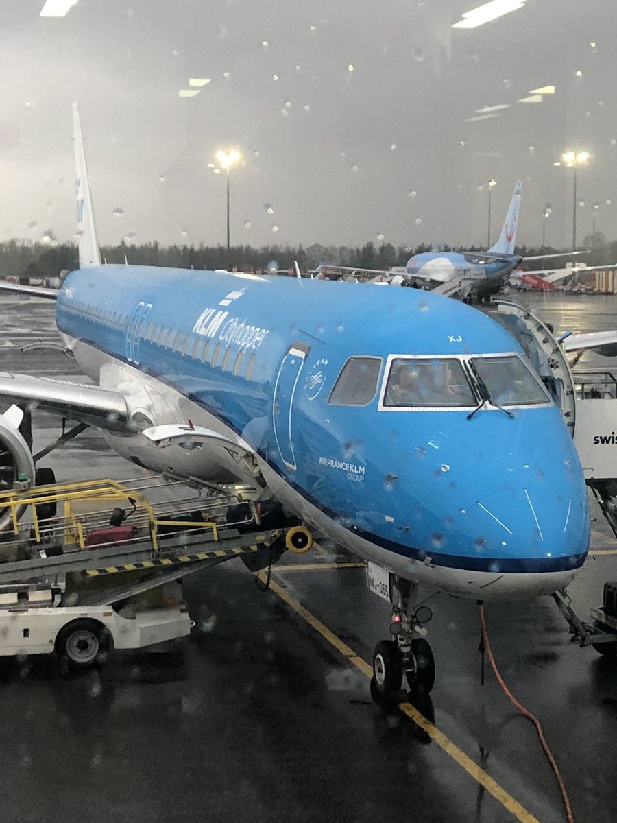 erskine_fiona's tweet photo. This used to be my regular commute to #BRIC countries. I wrote most of the first #JaqSilver series on planes and trains and waiting rooms. Today I’m off to Copenhagen via @Schiphol @KLM_UK #amwriting #amflying https://t.co/bnBNebnnEY