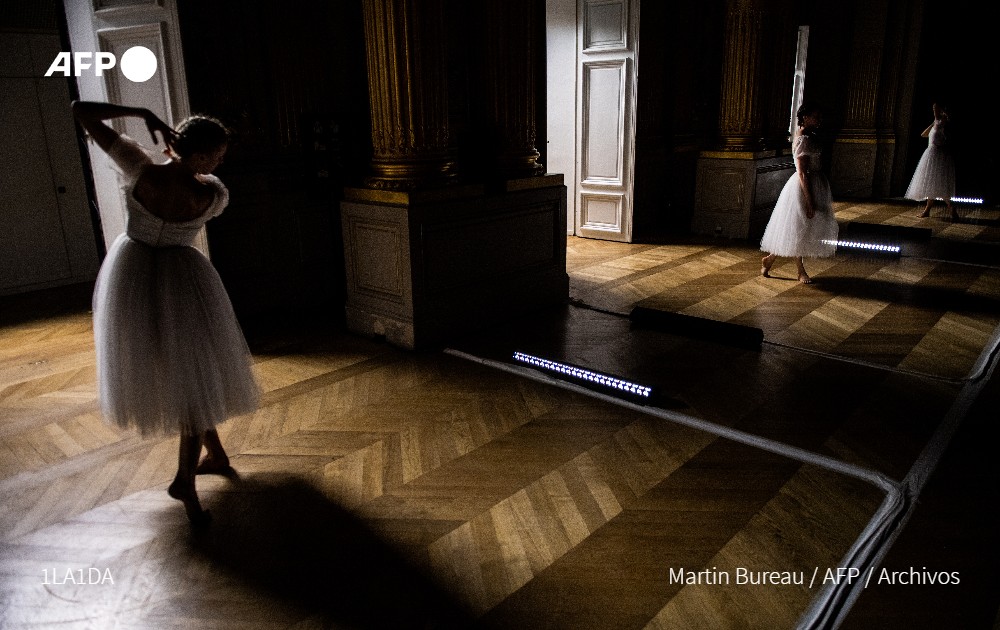 🇫🇷🩰 El ex bailarín español José Martínez, nombrado director de danza de la Opera de París, cuatro meses después de la inesperada dimisión de Aurélie Dupont, anuncia la institución #AFP