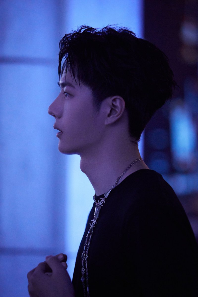 왕이보 샤넬 좀 발린다 발려.......