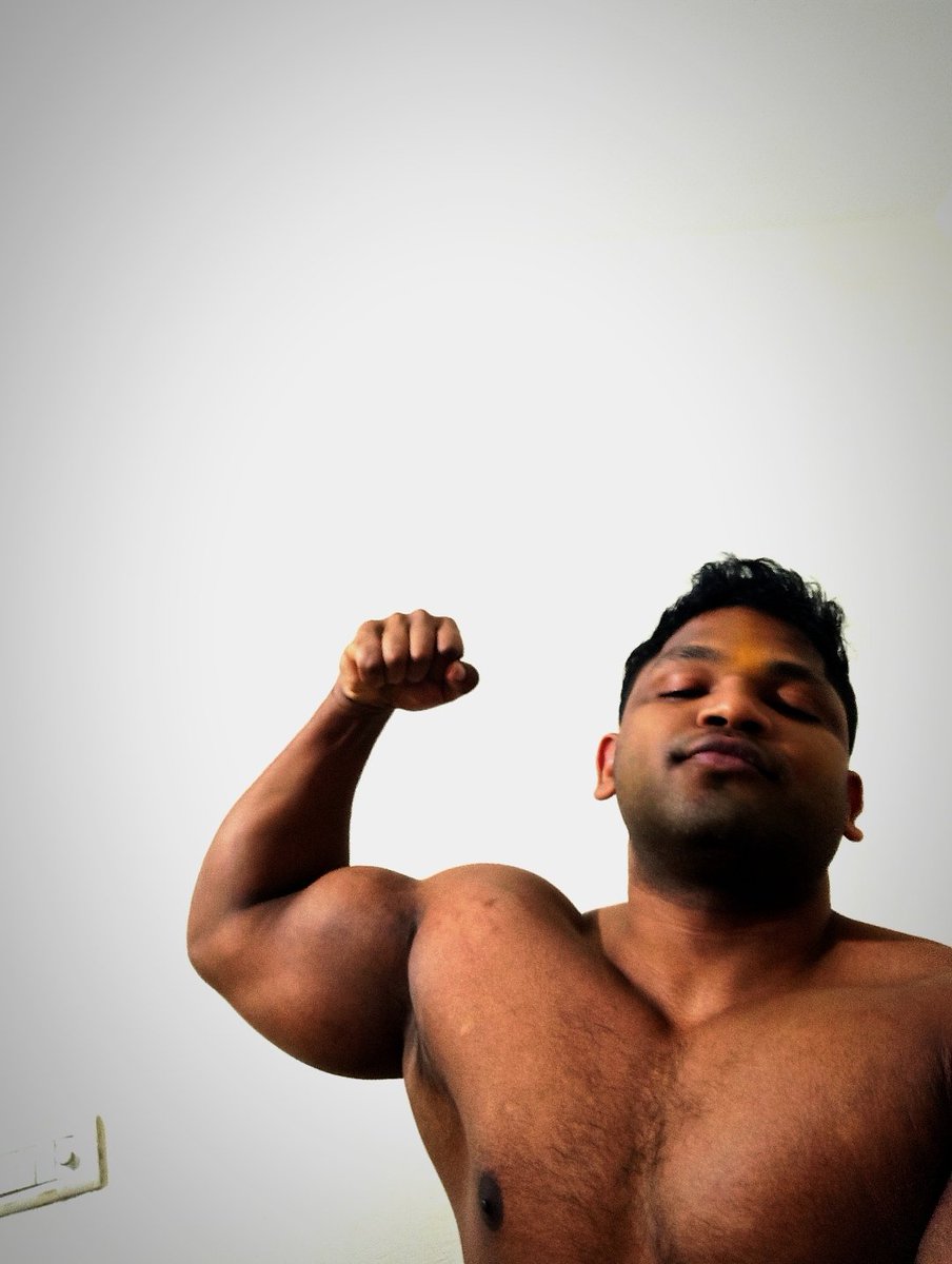 surjit143's tweet photo. Yeah flex it baby 💪🏽💪🏽💪🏽😇.
.
#Flex #muscle #muscleson #musclebear #bearboy #sexy #yourman #behumble #attitude #Viral #sexy #India #FitIndia #gym #man #model #fitnessmodel #CelebCity #spoilme #muscleworship #fun #biceps #Beastmode https://t.co/vCgzTLZtC5