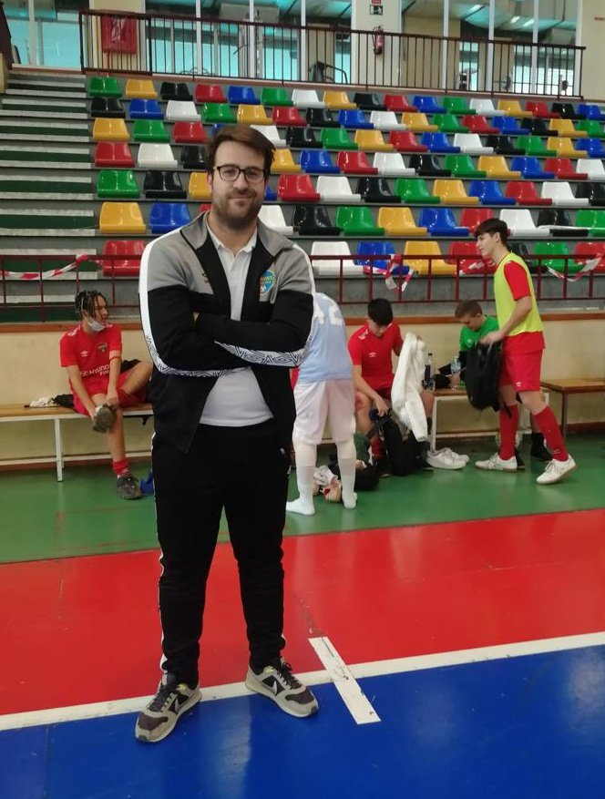 NOTICIA <a href="/COPEElche/">COPE Elche</a> 📝 | FÚTBOL SALA

🙋🏻‍♂️ MANUEL SESE dirigirá junto con SERGIO GINER a <a href="/FSIrefrank/">FS IREFRANK ELCHE/CZDS ABRIL</a> hasta final de campaña.

👉🏻 El técnico ilicitano, que ha entrenado en la base de <a href="/BonavistaCF/">Bonavista CF</a> y de @ElcheCFsala, debutará ante <a href="/ETB_Calvia/">ETB CALVIÀ</a>, formando tándem con el director deportivo.