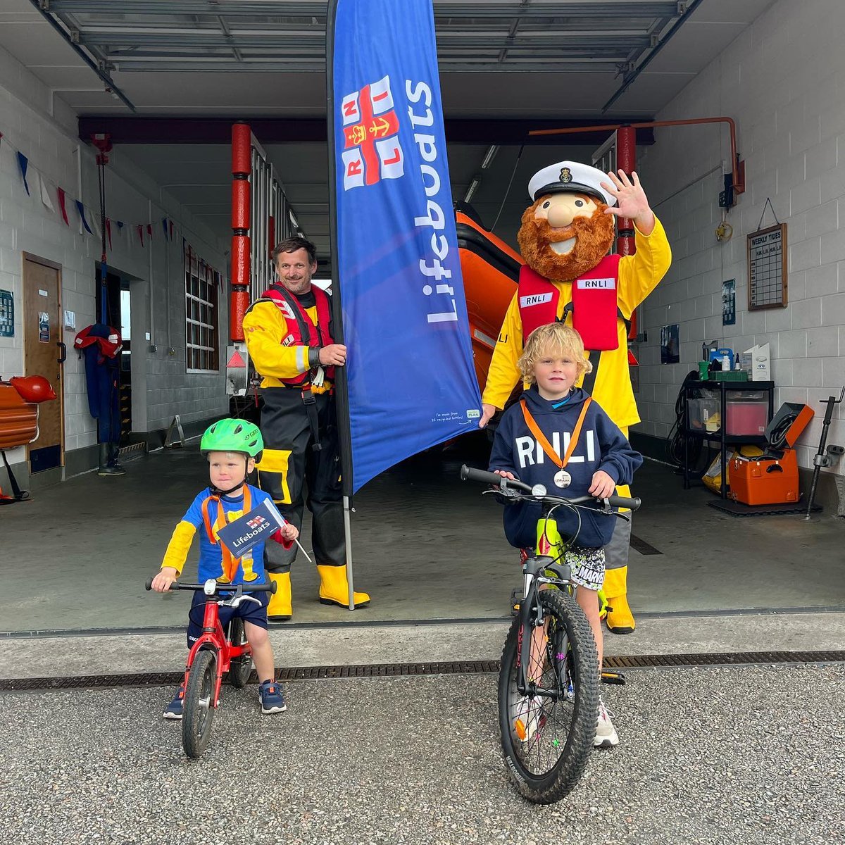 RNLI's tweet photo. Robbie and Fergus completed a triathlon and raised over Β£1000 for the RNLI! Very impressive as they're just 6 and 2 years old π
Here they are at the finish line in @RNLIKessock
A big thank you to our little lifesavers π
#RNLI #Fundraising #Triathlon #TeamRNLI #Kessock https://t.co/m5eTSmKilv