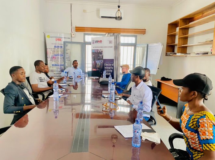 FabMfuamba2's tweet photo. En vue de préparer les futurs élus du peuple en 2023, la Pjrec Asbl Coordination Nationale a tenue ce jeudi 27 Octobre 2022 de 10h à 12h; un café électoral sur <<les innovations de l'actuelle loi électorale>> au siège de Lyrec avec l'appui technique et financier de l'IRI. https://t.co/YALXWj7QSu
