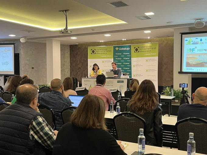 CoopsAgroES's tweet photo. Nuestro compañero Pablo Fernández participa hoy en #IVConvencionDeTecnicosyTecnicas @CoopAgroCLM para presentar el sistema de información de explotaciones, la herramienta #SICEX @MEF4CAP https://t.co/oBFpN1xgBp